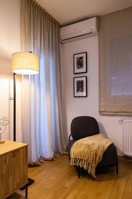 Luxury Infusion By - Free Parking Apartment *
